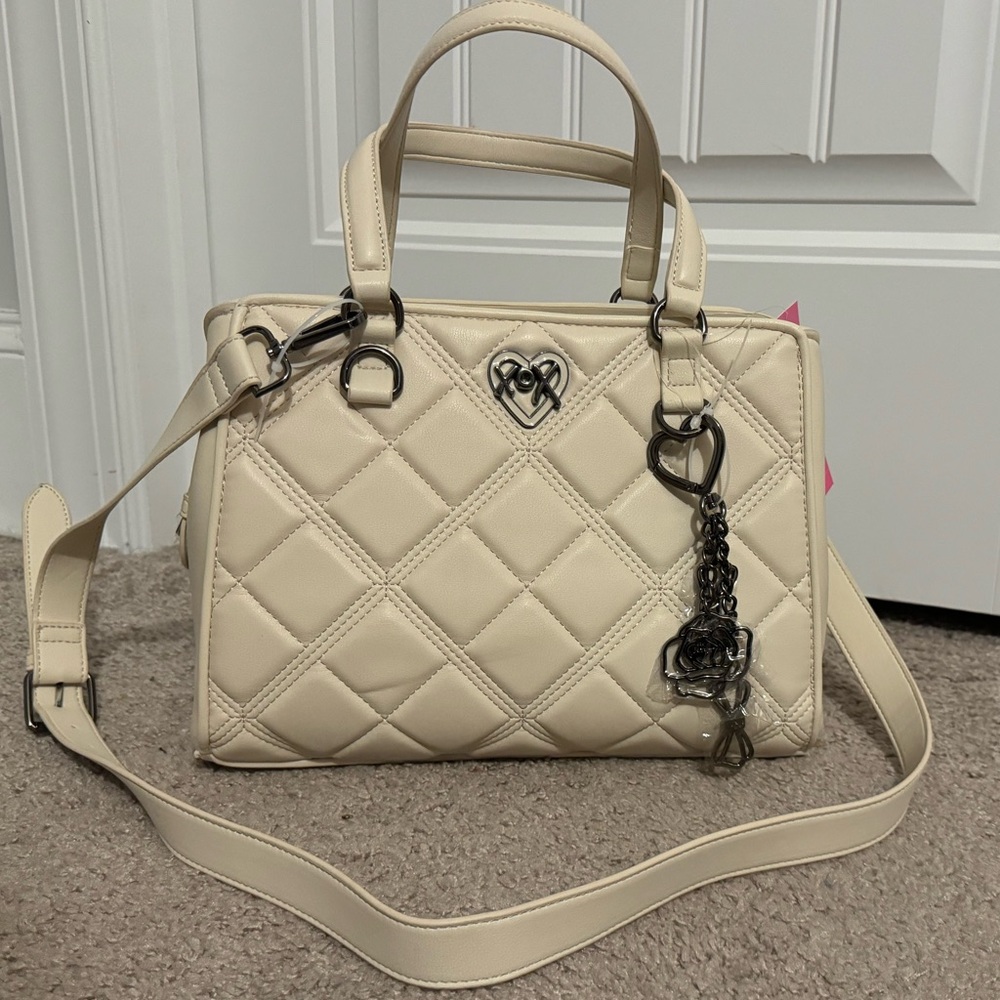 Cute Betsey Johnson off white quilted handbag crossbody purse bag charm Xoalfie